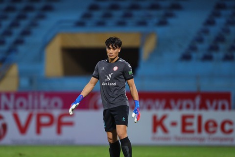 Văn Kiên nhận thẻ đỏ, Hà Nội FC không thể thắng CLB TP.HCM - Ảnh 2. Văn Kiên nhận thẻ đỏ, Hà Nội FC không thể thắng CLB TP.HCM - Ảnh 2.