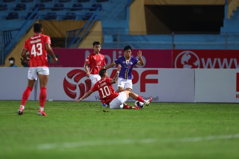 Văn Kiên nhận thẻ đỏ, Hà Nội FC không thể thắng CLB TP.HCM - Ảnh 3. Văn Kiên nhận thẻ đỏ, Hà Nội FC không thể thắng CLB TP.HCM - Ảnh 3.
