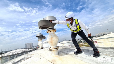 Trên con tàu chở xăng dầu về đất Việt - Ảnh 2. Trên con tàu chở xăng dầu về đất Việt - Ảnh 2.