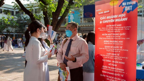 HUFLIT chính thức nhận hồ sơ xét tuyển Đại học năm 2022 bằng phương thức học bạ - Ảnh 1. HUFLIT chính thức nhận hồ sơ xét tuyển Đại học năm 2022 bằng phương thức học bạ - Ảnh 1.