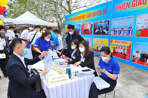 Hà Nội cần tuyển hơn 100.000 việc làm, ưu tiên thanh niên - Ảnh 2. Hà Nội cần tuyển hơn 100.000 việc làm, ưu tiên thanh niên - Ảnh 2.