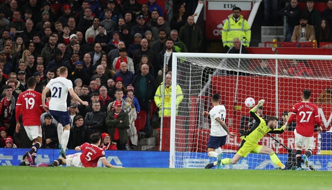 Cú hat-trick phi thường của Ronaldo giúp Man United hạ Tottenham - Ảnh 4. Cú hat-trick phi thường của Ronaldo giúp Man United hạ Tottenham - Ảnh 4.