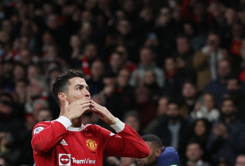 Ghi hat-trick vào lưới Tottenham, Ronaldo phá vỡ kỷ lục ghi bàn của FIFA - Ảnh 1. Ghi hat-trick vào lưới Tottenham, Ronaldo phá vỡ kỷ lục ghi bàn của FIFA - Ảnh 1.