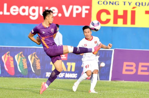 Tiến Linh ghi bàn trên chấm 11m giúp Bình Dương cầm chân Hải Phòng 2-2 - Ảnh 3. Tiến Linh ghi bàn trên chấm 11m giúp Bình Dương cầm chân Hải Phòng 2-2 - Ảnh 3.