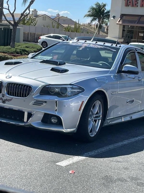 Chủ xe BMW gây xót xa khi độ xe kiểu vá chằng vá đụp - Ảnh 1. Chủ xe BMW gây xót xa khi độ xe kiểu vá chằng vá đụp - Ảnh 1.