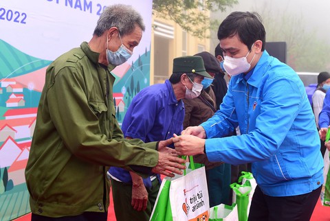 Tuổi trẻ Sơn La, Thái Bình, Quảng Ngãi, Long An ra quân xây dựng nông thôn mới - Ảnh 1. Tuổi trẻ Sơn La, Thái Bình, Quảng Ngãi, Long An ra quân xây dựng nông thôn mới - Ảnh 1.