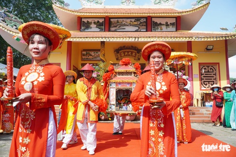 Độc đáo lễ rước sắc, rước nước ở lễ hội Bà Thu Bồn - Ảnh 1. Độc đáo lễ rước sắc, rước nước ở lễ hội Bà Thu Bồn - Ảnh 1.