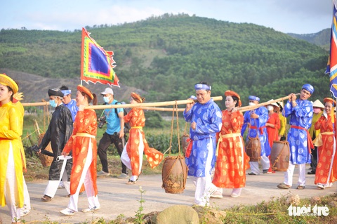 Độc đáo lễ rước sắc, rước nước ở lễ hội Bà Thu Bồn - Ảnh 12. Độc đáo lễ rước sắc, rước nước ở lễ hội Bà Thu Bồn - Ảnh 12.
