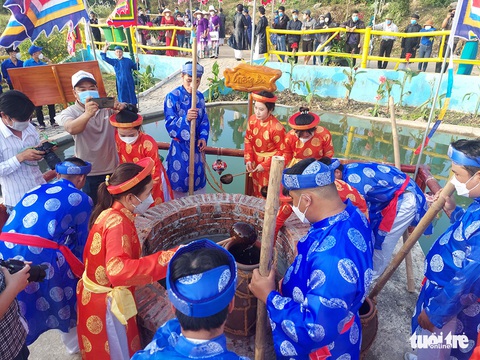 Độc đáo lễ rước sắc, rước nước ở lễ hội Bà Thu Bồn - Ảnh 11. Độc đáo lễ rước sắc, rước nước ở lễ hội Bà Thu Bồn - Ảnh 11.
