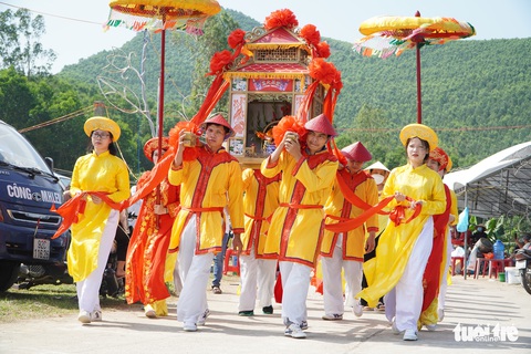 Độc đáo lễ rước sắc, rước nước ở lễ hội Bà Thu Bồn - Ảnh 2. Độc đáo lễ rước sắc, rước nước ở lễ hội Bà Thu Bồn - Ảnh 2.
