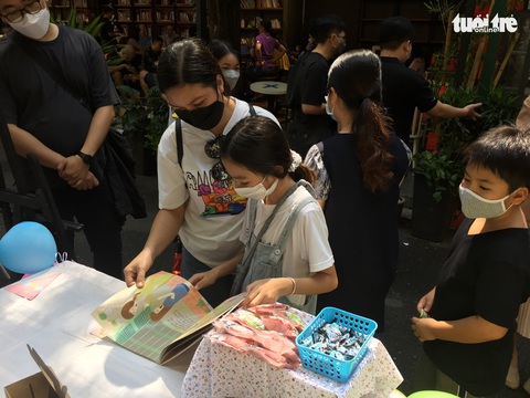 Thế hệ Z vẽ về giới trẻ trước áp lực của cuộc sống hiện đại - Ảnh 5. Thế hệ Z vẽ về giới trẻ trước áp lực của cuộc sống hiện đại - Ảnh 5.