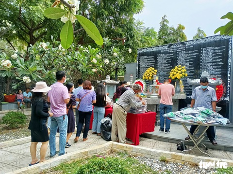 Tưởng niệm chiến sĩ Gạc Ma: Đã 34 năm em chẳng về nhà nữa... - Ảnh 4. Tưởng niệm chiến sĩ Gạc Ma: Đã 34 năm em chẳng về nhà nữa... - Ảnh 4.