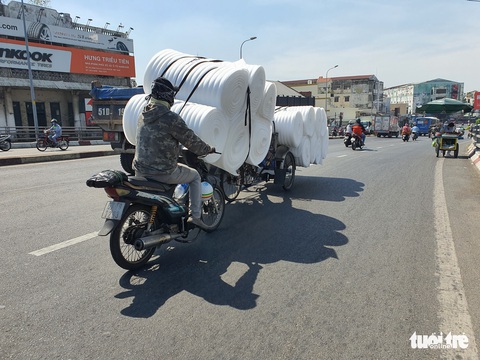 Xe cà tàng tung hoành vì bị bắt thì mua xe khác, rẻ mà? - Ảnh 2. Xe cà tàng tung hoành vì bị bắt thì mua xe khác, rẻ mà? - Ảnh 2.