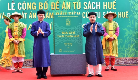 Địa chí Thừa Thiên Huế - phần Văn hóa: Nhiều hạt sạn, sẽ hiệu đính ở lần tái bản tiếp theo? - Ảnh 1. Địa chí Thừa Thiên Huế - phần Văn hóa: Nhiều hạt sạn, sẽ hiệu đính ở lần tái bản tiếp theo? - Ảnh 1.