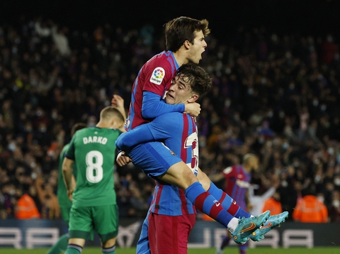 Đè bẹp Osasuna, Barca kéo dài chuỗi bất bại lên con số 12 - Ảnh 1. Đè bẹp Osasuna, Barca kéo dài chuỗi bất bại lên con số 12 - Ảnh 1.