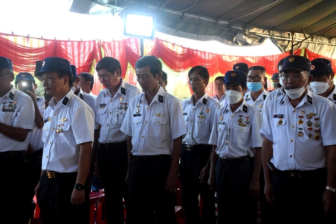 Luôn nhớ đồng đội hy sinh bảo vệ Gạc Ma - Ảnh 2. Luôn nhớ đồng đội hy sinh bảo vệ Gạc Ma - Ảnh 2.