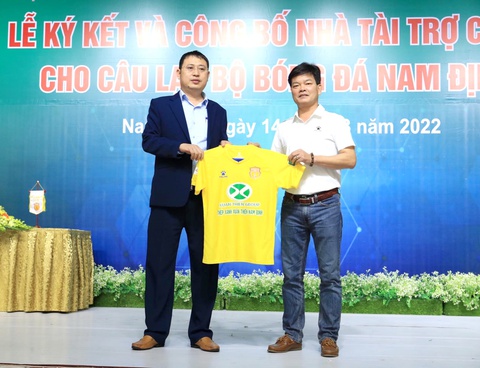 CLB Nam Định được tài trợ 200 tỉ đồng, đặt mục tiêu vô địch V-League - Ảnh 2. CLB Nam Định được tài trợ 200 tỉ đồng, đặt mục tiêu vô địch V-League - Ảnh 2.