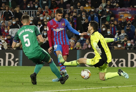 Đè bẹp Osasuna, Barca kéo dài chuỗi bất bại lên con số 12 - Ảnh 3. Đè bẹp Osasuna, Barca kéo dài chuỗi bất bại lên con số 12 - Ảnh 3.