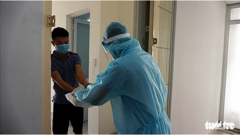 Hướng dẫn mới của Bộ Y tế: F0 được ra khỏi phòng cách ly nhưng phải đeo khẩu trang - Ảnh 1. Hướng dẫn mới của Bộ Y tế: F0 được ra khỏi phòng cách ly nhưng phải đeo khẩu trang - Ảnh 1.