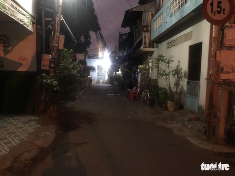 Truy tìm hung thủ dùng súng bắn 1 người chết trên đường vào giữa đêm - Ảnh 1. Truy tìm hung thủ dùng súng bắn 1 người chết trên đường vào giữa đêm - Ảnh 1.