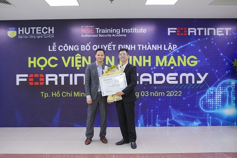 HUTECH hợp tác cùng Fortinet đào tạo an ninh mạng cho sinh viên - Ảnh 1. HUTECH hợp tác cùng Fortinet đào tạo an ninh mạng cho sinh viên - Ảnh 1.