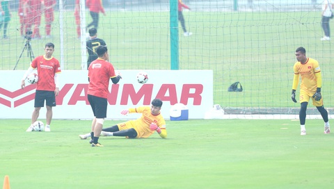 Thủ môn Văn Toản trở lại tập luyện cùng U23 Việt Nam chuẩn bị cho SEA Games 31 - Ảnh 3. Thủ môn Văn Toản trở lại tập luyện cùng U23 Việt Nam chuẩn bị cho SEA Games 31 - Ảnh 3.
