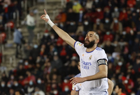 Real xây chắc ngôi đầu bảng, Benzema bị chấn thương - Ảnh 1. Real xây chắc ngôi đầu bảng, Benzema bị chấn thương - Ảnh 1.