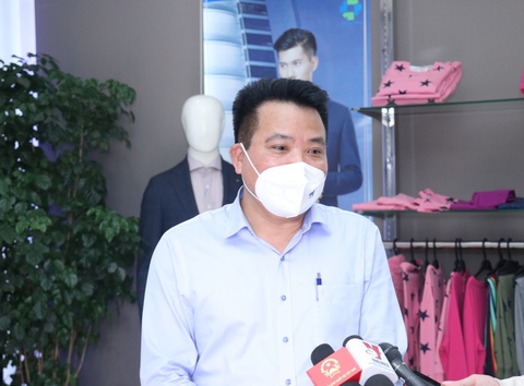 Công nhân dệt may muốn làm thêm 60 giờ/tháng - Ảnh 1. Công nhân dệt may muốn làm thêm 60 giờ/tháng - Ảnh 1.