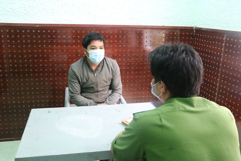 Bắt 6 người liên quan vụ cưa trộm 26 cổ thụ ở Đà Lạt 2 - Ảnh 1. Bắt 6 người liên quan vụ cưa trộm 26 cổ thụ ở Đà Lạt 2 - Ảnh 1.