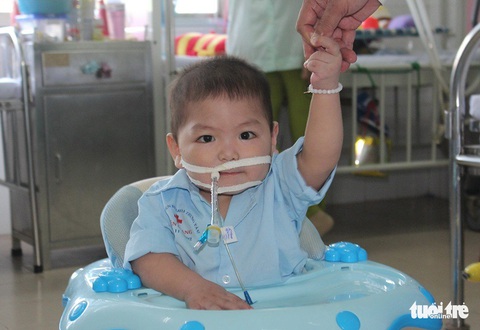 Cậu bé quên thở và phép lạ tình thương - Ảnh 1. Cậu bé quên thở và phép lạ tình thương - Ảnh 1.