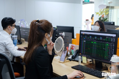 Cổ phiếu đầu tư công dậy sóng tăng trần - Ảnh 1. Cổ phiếu đầu tư công dậy sóng tăng trần - Ảnh 1.