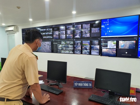 CSGT tranh luận với người dân: ‘Bằng chứng thuyết phục, tranh cãi làm gì’ - Ảnh 4. CSGT tranh luận với người dân: ‘Bằng chứng thuyết phục, tranh cãi làm gì’ - Ảnh 4.