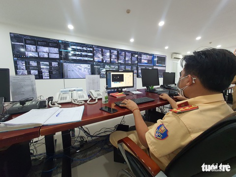 CSGT tranh luận với người dân: ‘Bằng chứng thuyết phục, tranh cãi làm gì’ - Ảnh 1. CSGT tranh luận với người dân: ‘Bằng chứng thuyết phục, tranh cãi làm gì’ - Ảnh 1.