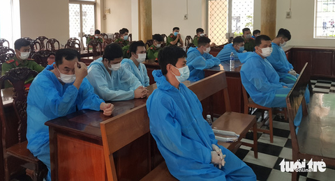Xét xử Nguyễn Ngọc Thuận và 42 đàn em trong vụ sòng gà lớn nhất tại An Giang - Ảnh 2. Xét xử Nguyễn Ngọc Thuận và 42 đàn em trong vụ sòng gà lớn nhất tại An Giang - Ảnh 2.