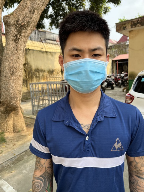 Rút súng quân dụng bắn tài xế taxi bị thương rồi trốn vào TP.HCM - Ảnh 1. Rút súng quân dụng bắn tài xế taxi bị thương rồi trốn vào TP.HCM - Ảnh 1.