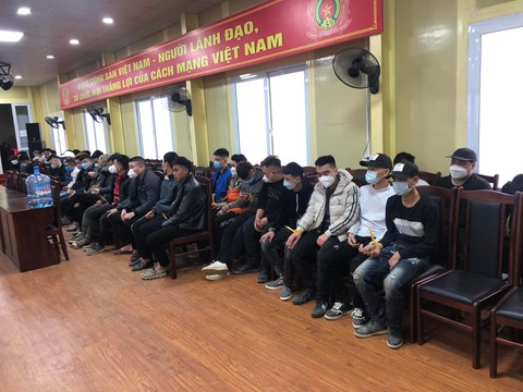 Vụ xô xát ở thủy điện Mây Hồ: Đưa nhiều người về trụ sở công an để điều tra - Ảnh 1. Vụ xô xát ở thủy điện Mây Hồ: Đưa nhiều người về trụ sở công an để điều tra - Ảnh 1.