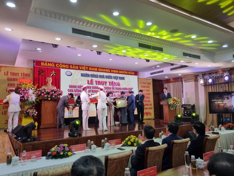 Truy tặng danh hiệu Anh hùng Lực lượng vũ trang cho người tạo nên huyền thoại con đường tiền tệ - Ảnh 1. Truy tặng danh hiệu Anh hùng Lực lượng vũ trang cho người tạo nên huyền thoại con đường tiền tệ - Ảnh 1.