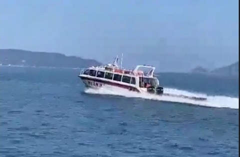 Yêu cầu 2 đơn vị tạm thời cấp phép tàu thuyền tuyến Cửa Đại - Cù Lao Chàm - Ảnh 2. Yêu cầu 2 đơn vị tạm thời cấp phép tàu thuyền tuyến Cửa Đại - Cù Lao Chàm - Ảnh 2.