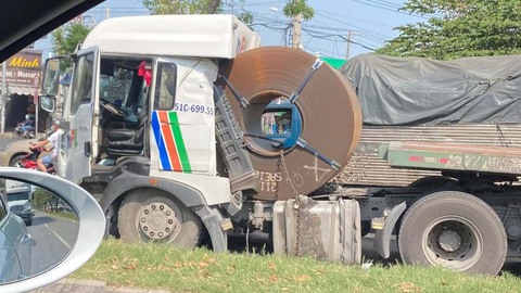 Sửa quy định để thép cuộn thôi lăn ra... đường - Ảnh 1. Sửa quy định để thép cuộn thôi lăn ra... đường - Ảnh 1.