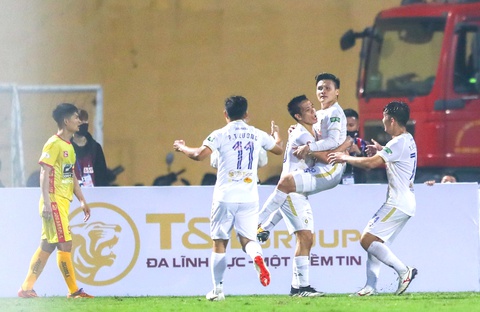 HLV Petrovic: Quang Hải thừa cân, khó có thể thi đấu ở châu Âu lúc này - Ảnh 2. HLV Petrovic: Quang Hải thừa cân, khó có thể thi đấu ở châu Âu lúc này - Ảnh 2.