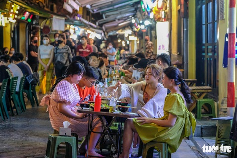 Bí thư Đinh Tiến Dũng: Hà Nội đã bắt đầu qua đỉnh dịch - Ảnh 1. Bí thư Đinh Tiến Dũng: Hà Nội đã bắt đầu qua đỉnh dịch - Ảnh 1.