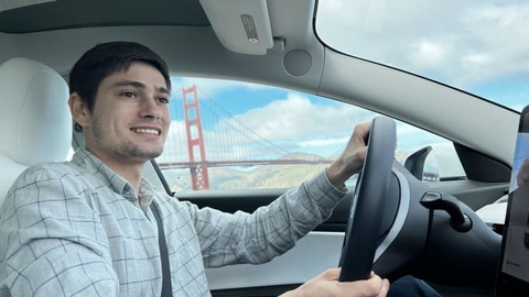 Tesla sa thải nhân viên đăng bài đánh giá hệ thống tự lái và chỉ ra thiếu sót - Ảnh 1. Tesla sa thải nhân viên đăng bài đánh giá hệ thống tự lái và chỉ ra thiếu sót - Ảnh 1.