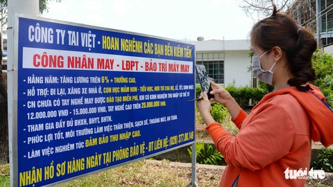 Tuyển lao động, mãi vẫn chưa đủ! - Ảnh 1. Tuyển lao động, mãi vẫn chưa đủ! - Ảnh 1.