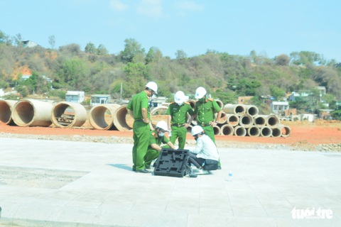 Bộ Công an khảo sát hiện trạng, đo đạc dự án lấn biển tại Bình Thuận - Ảnh 2. Bộ Công an khảo sát hiện trạng, đo đạc dự án lấn biển tại Bình Thuận - Ảnh 2.