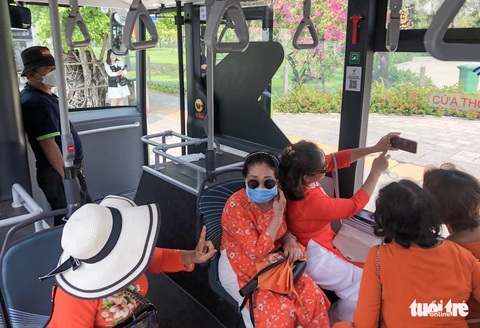 Tuần đầu xe buýt điện tại TP.HCM vận hành ra sao? - Ảnh 2. Tuần đầu xe buýt điện tại TP.HCM vận hành ra sao? - Ảnh 2.