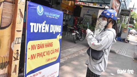 Tuyển lao động, mãi vẫn chưa đủ! - Ảnh 2. Tuyển lao động, mãi vẫn chưa đủ! - Ảnh 2.
