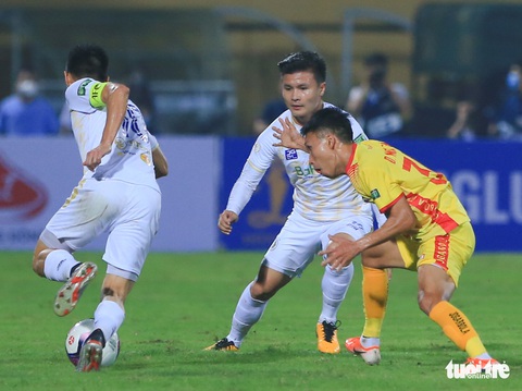 Quang Hải gặp bầu Hiển, CĐV Hà Nội FC muốn anh quay xe - Ảnh 4. Quang Hải gặp bầu Hiển, CĐV Hà Nội FC muốn anh quay xe - Ảnh 4.