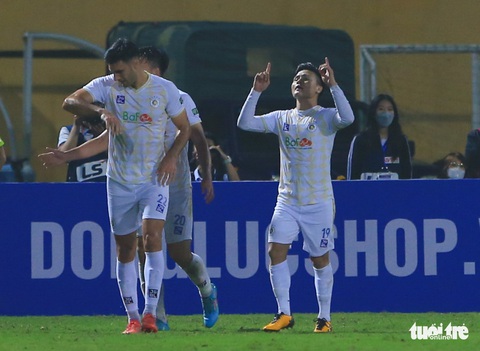 Quang Hải gặp bầu Hiển, CĐV Hà Nội FC muốn anh quay xe - Ảnh 6. Quang Hải gặp bầu Hiển, CĐV Hà Nội FC muốn anh quay xe - Ảnh 6.