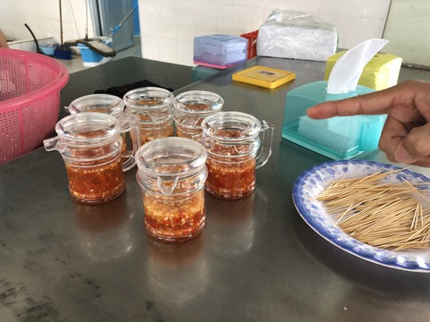 Giòi bò trong đĩa cơm trưa của công nhân ở Quảng Nam, công ty nói gì? - Ảnh 2. Giòi bò trong đĩa cơm trưa của công nhân ở Quảng Nam, công ty nói gì? - Ảnh 2.