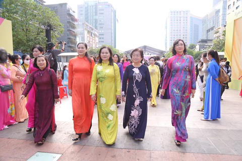 Khởi động cuộc vận động thiết kế áo dài Áo dài ra thế giới - Ảnh 3. Khởi động cuộc vận động thiết kế áo dài Áo dài ra thế giới - Ảnh 3.